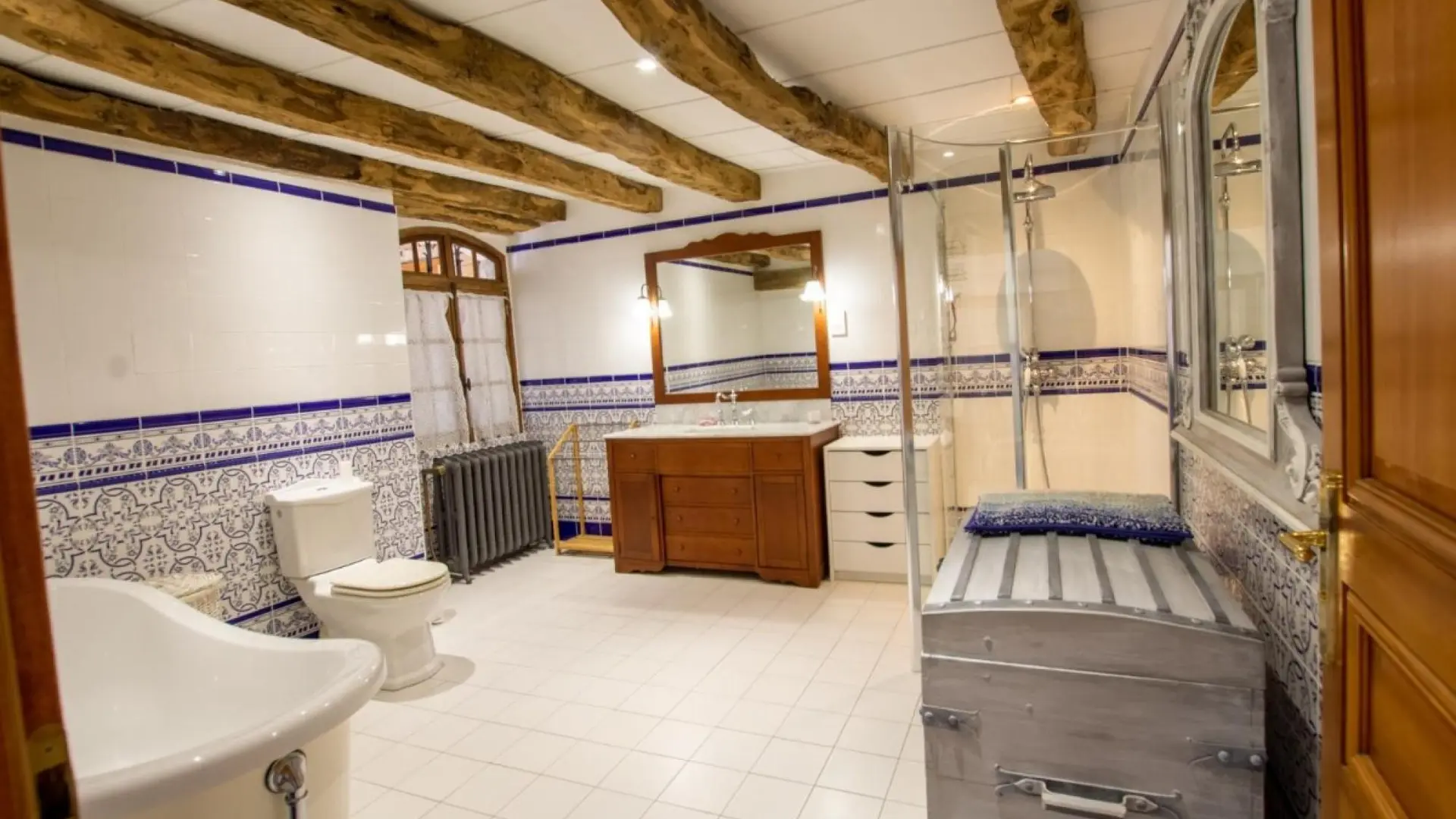 Gîte de charme Le Roucal piscine couverte chauffée_17