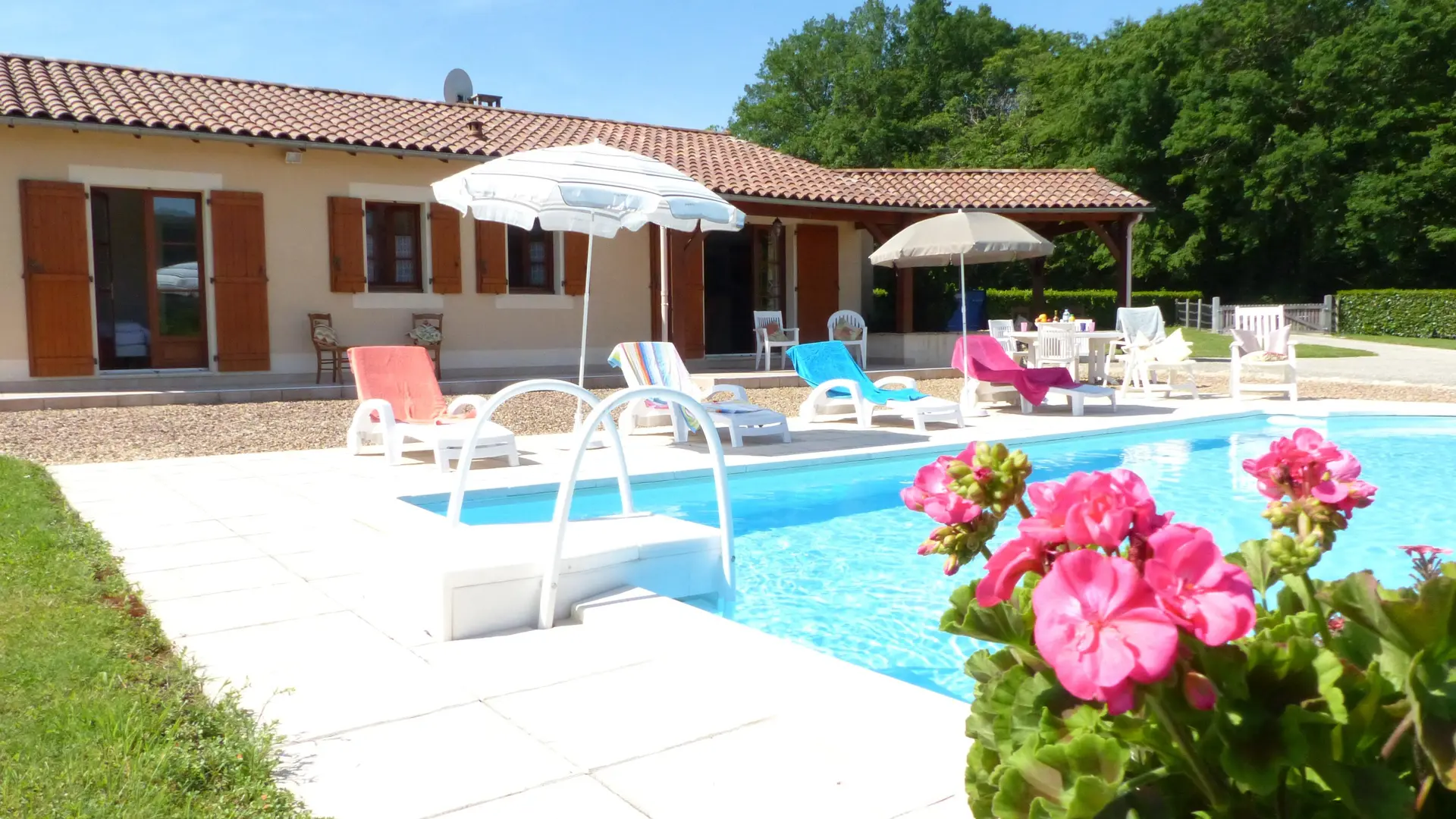 Chataigne avec sa piscine privée au nord de Sarlat_2