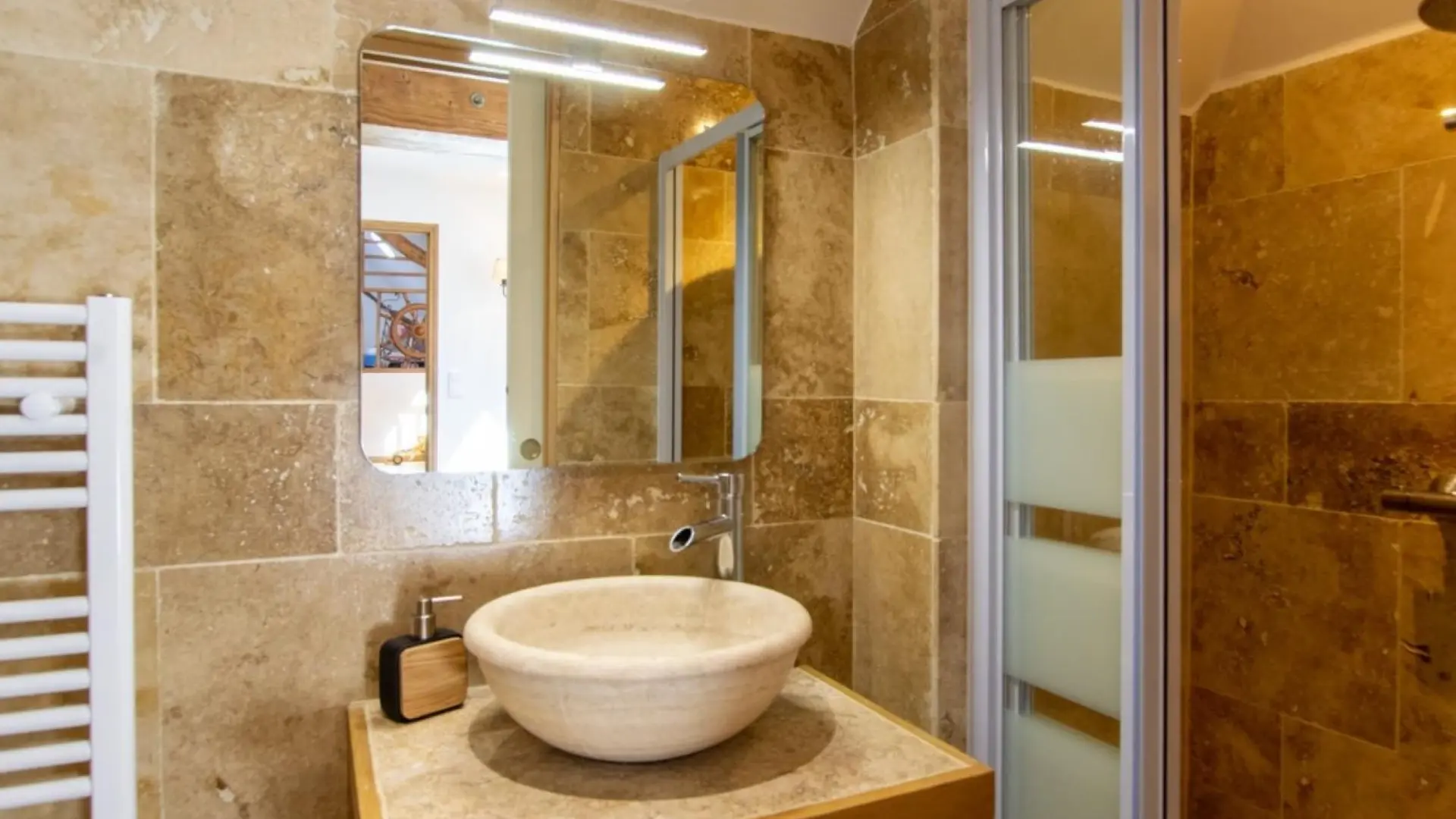 Gîte de charme Le Roucal piscine couverte chauffée_24