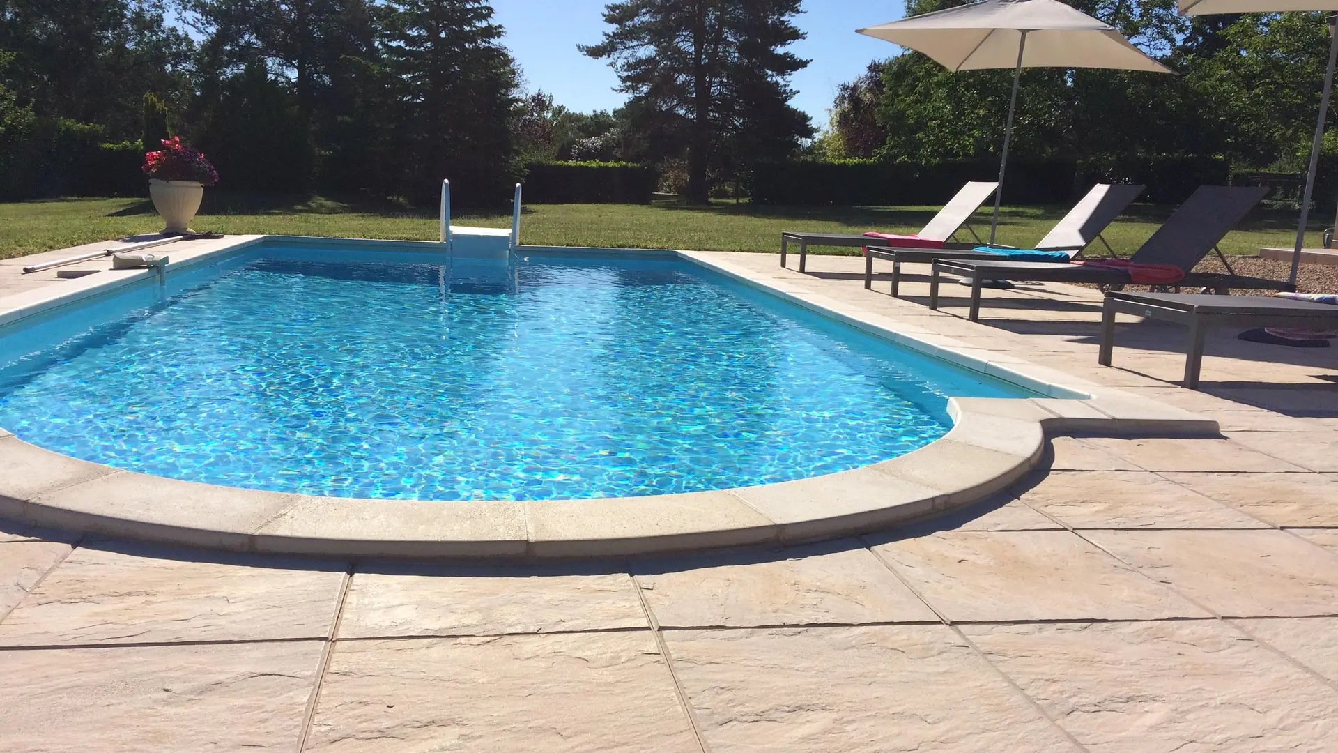 Chataigne avec sa piscine privée au nord de Sarlat_15