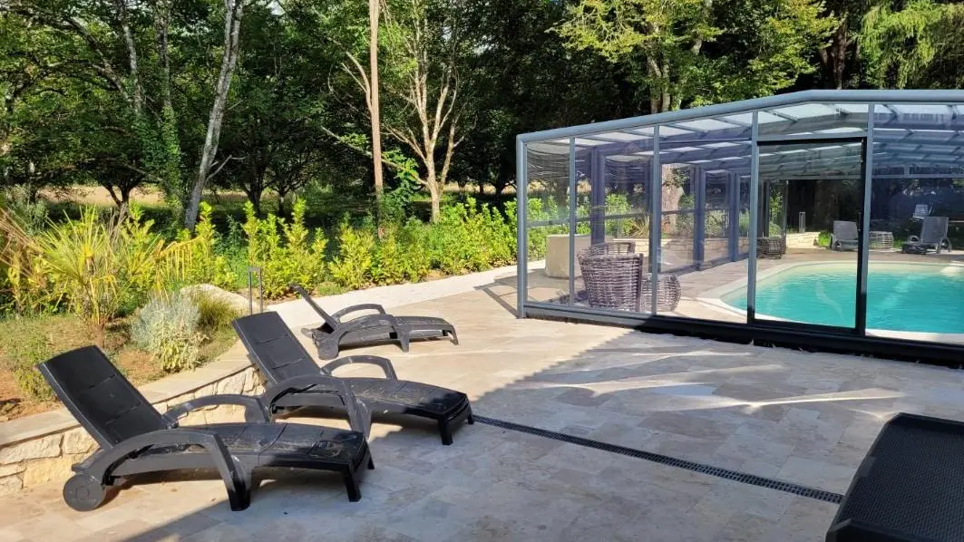 Gîte de charme Le Roucal piscine couverte chauffée_1