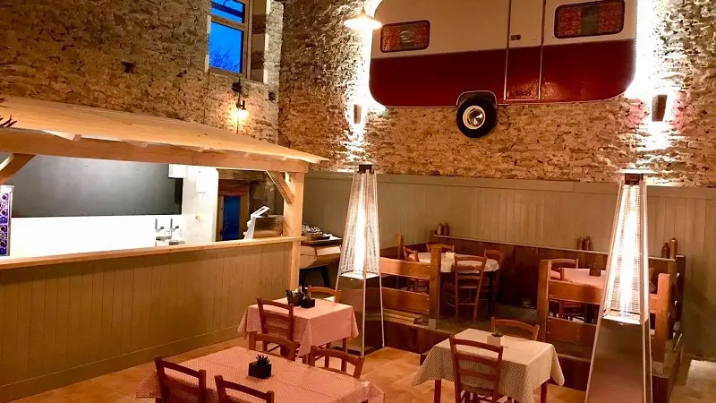 intérieur restaurant ©AuChateaudEau (5)
