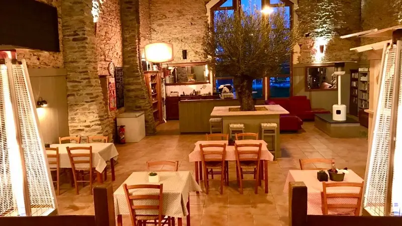 intérieur restaurant ©AuChateaudEau (6)