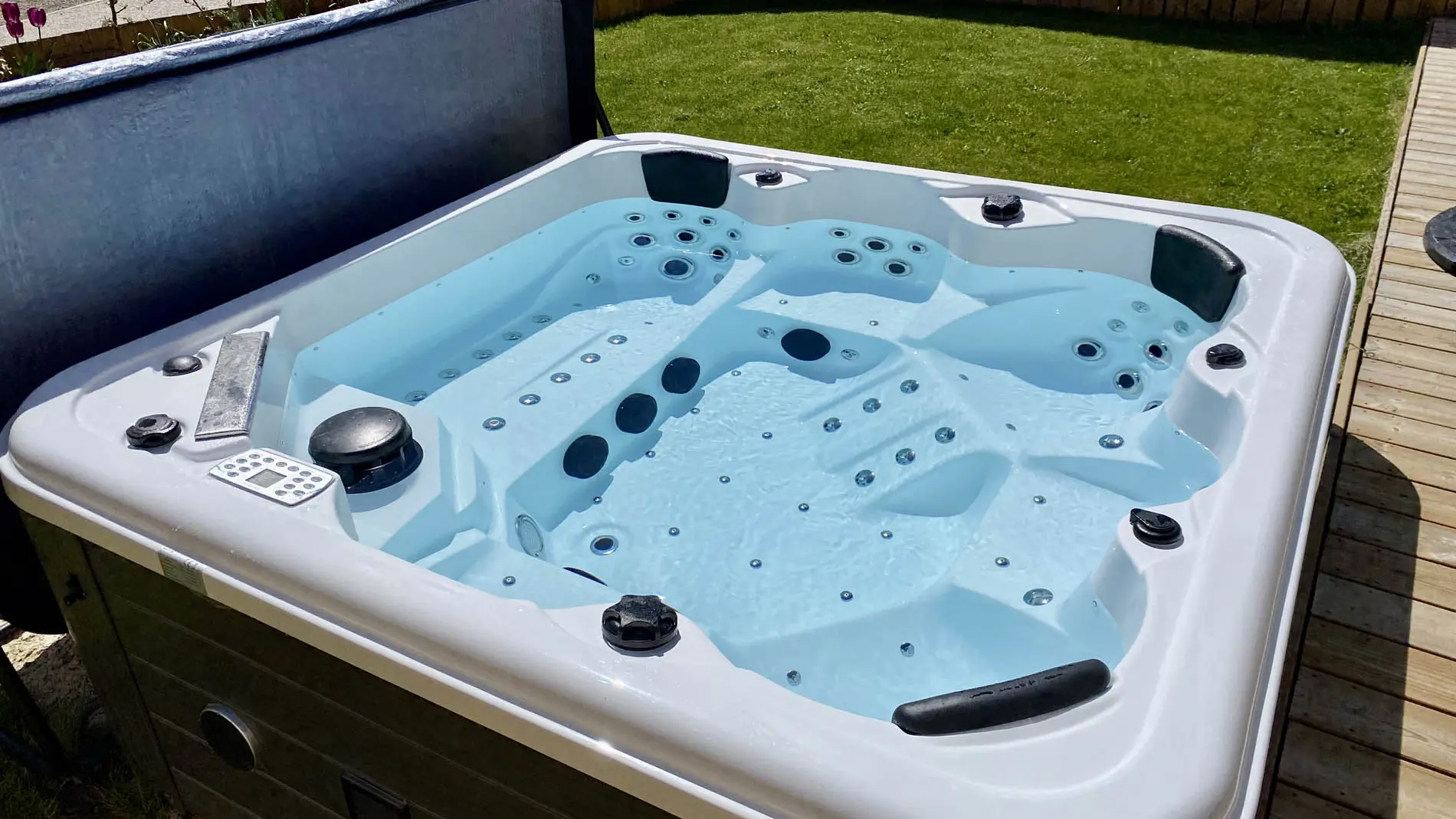 jacuzzi 6places jardin prive haie
