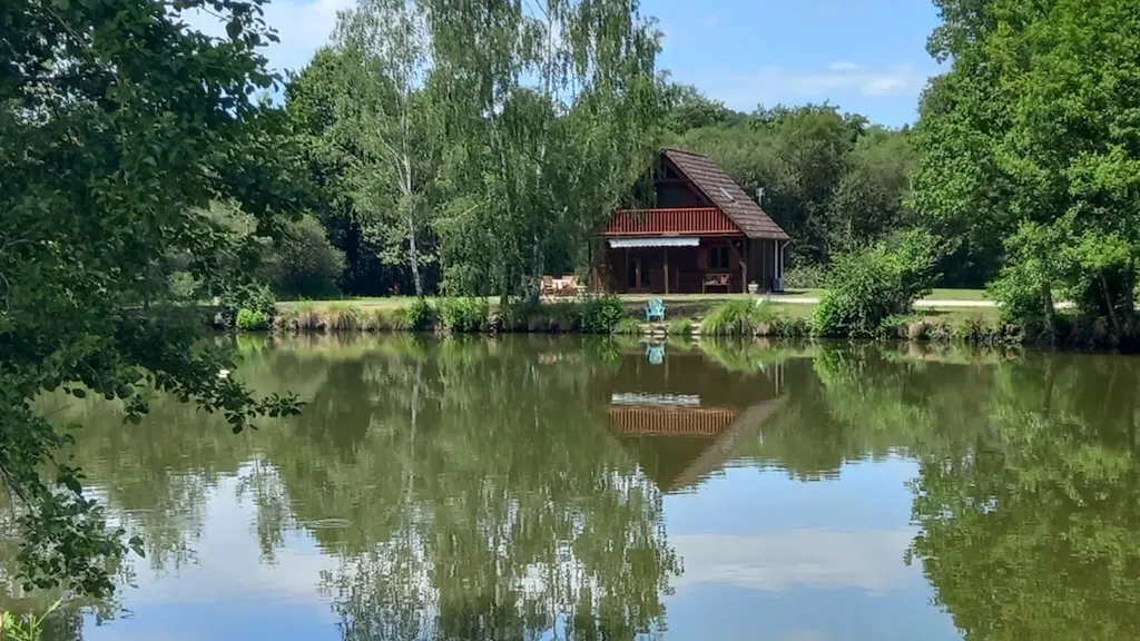 le chalet limousin, vue de l'étang