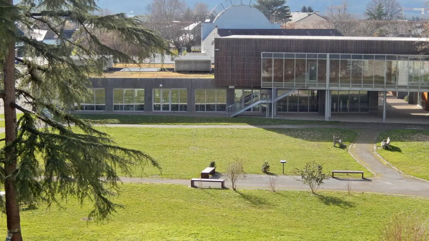 lycee-dans-l-ancien-parc