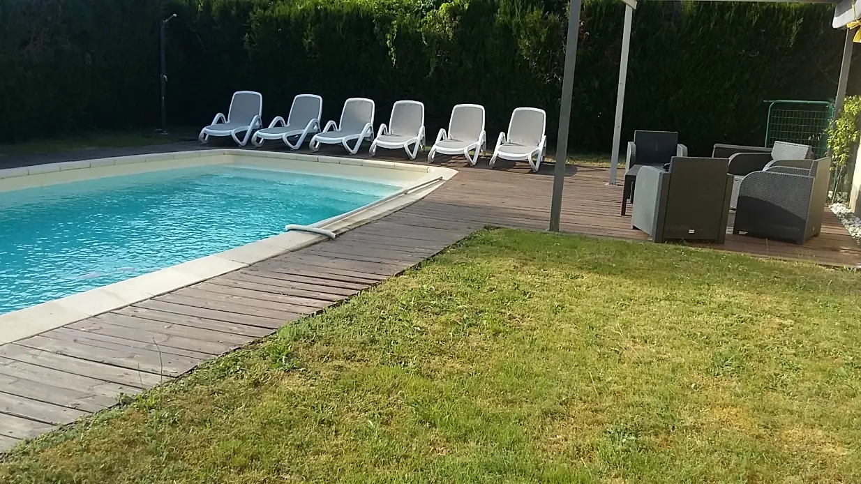 maison des chateaux- piscine chauffée2