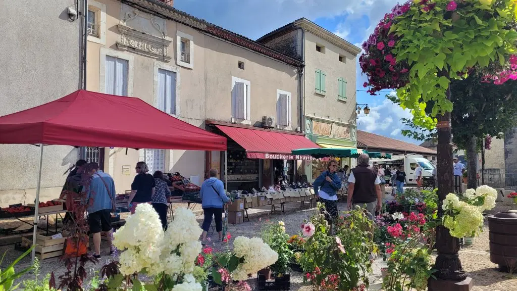marché-neuvic-mardi-samedi-vallee-isle