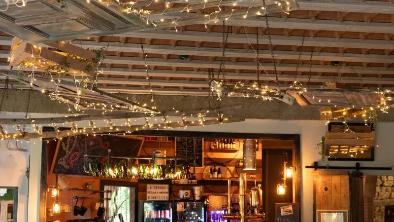 n2 salle du troquet intérieur