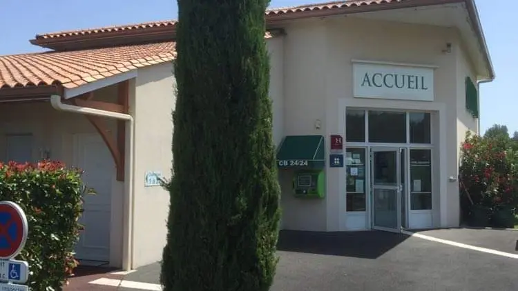 natur-hotel-ménesplet-entrée