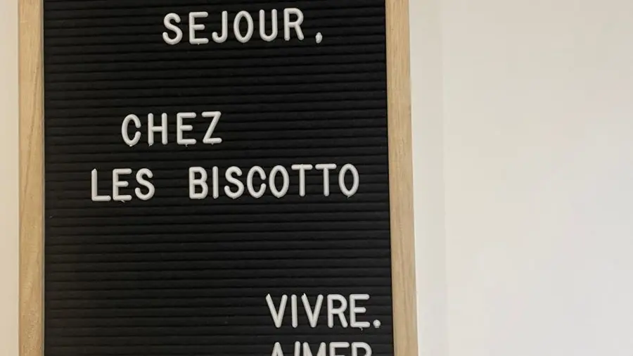 panneau-accueil-chezlesbiscotto