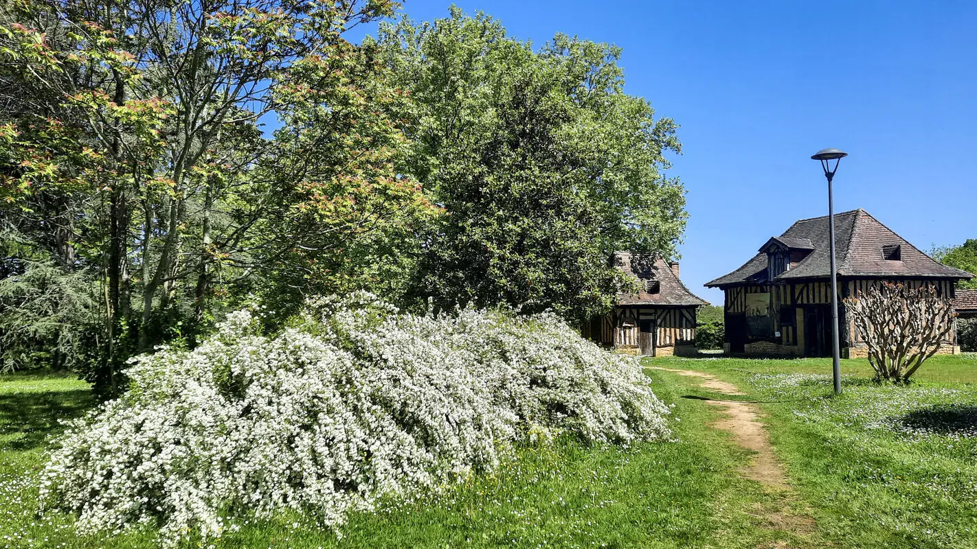 parc-voulgre-mussidan-fleurs-maison-tourisme-vallee-isle-2025