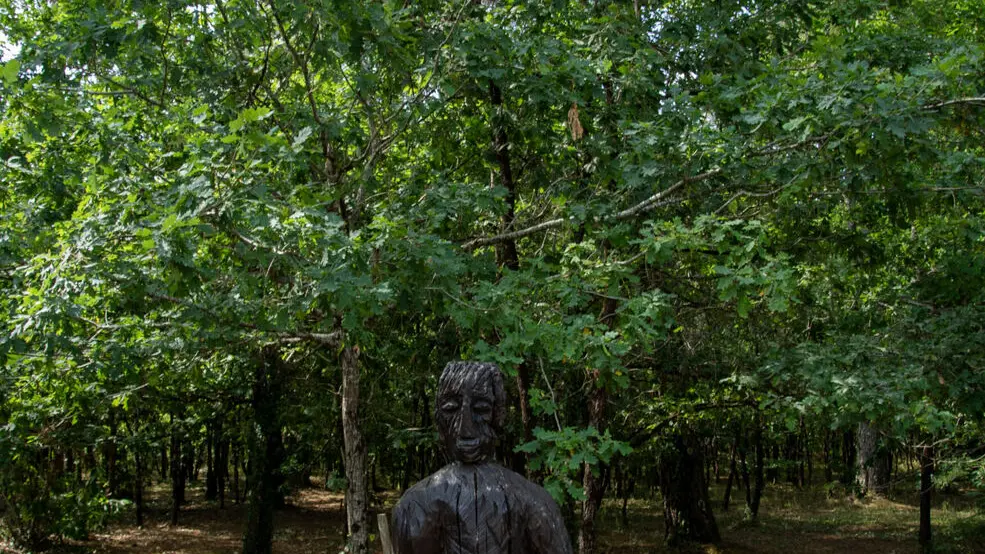 parcours-vtt-boucle-bleue-scuplture-foret-vignoble-beaupouyet-tourisme