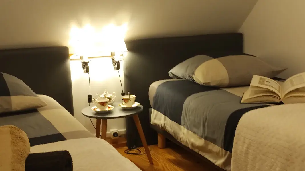 petite chambre haut 2 lits