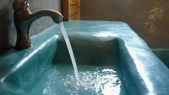 pierre a eau turquoise