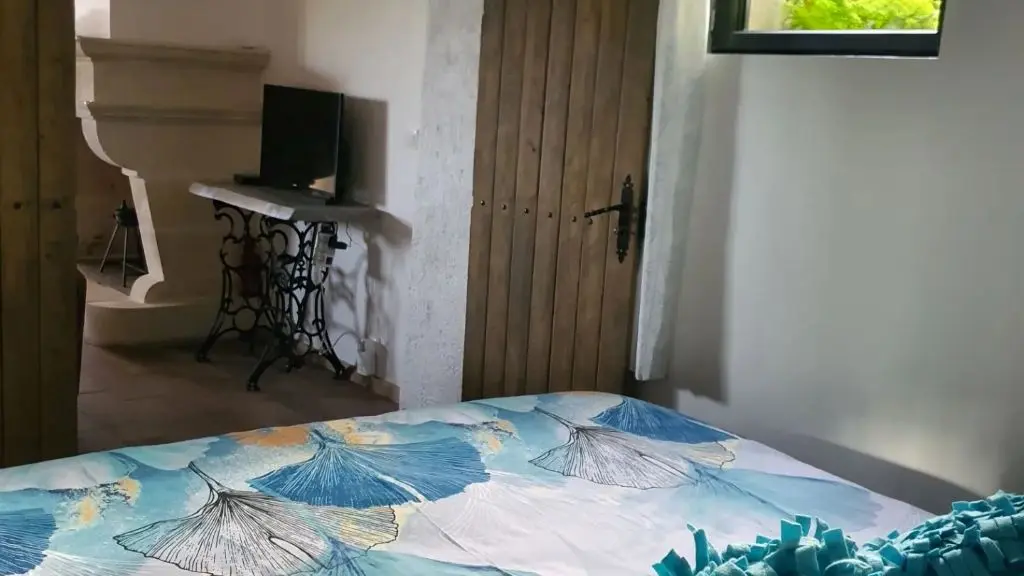 la chambre avec lit 160x200 du gite Pierre Forte