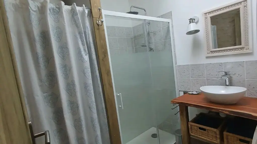 la salle d'eau du gite Pierre Forte