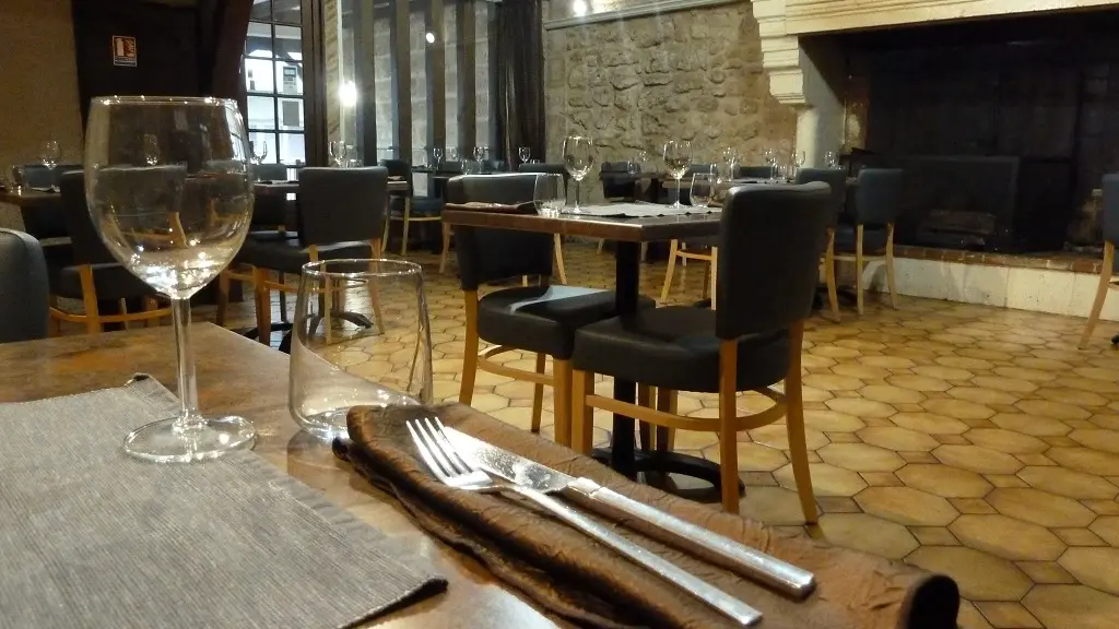 restaurant-opetitgavroche-montpon-salle-couverts