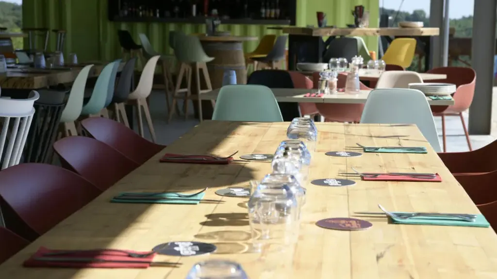 salle-couvert-restaurant-traditionnel-guinguette-chez-georgette-sarlat-perigord-12-1024x683