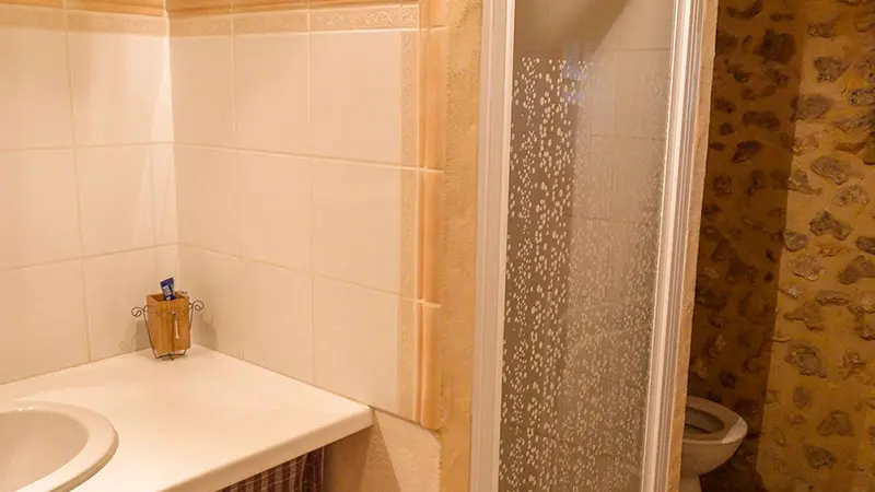 salle-de-bain-chambre-2-theleme©maisondaum