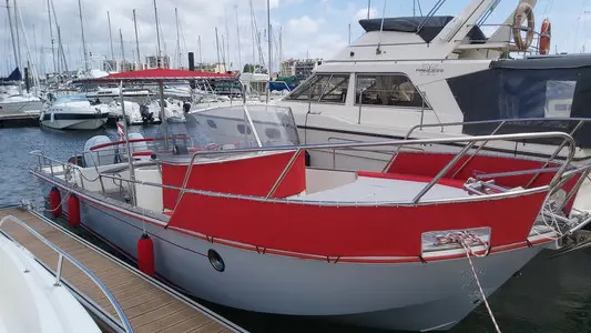 searus nautisme bateau rouge