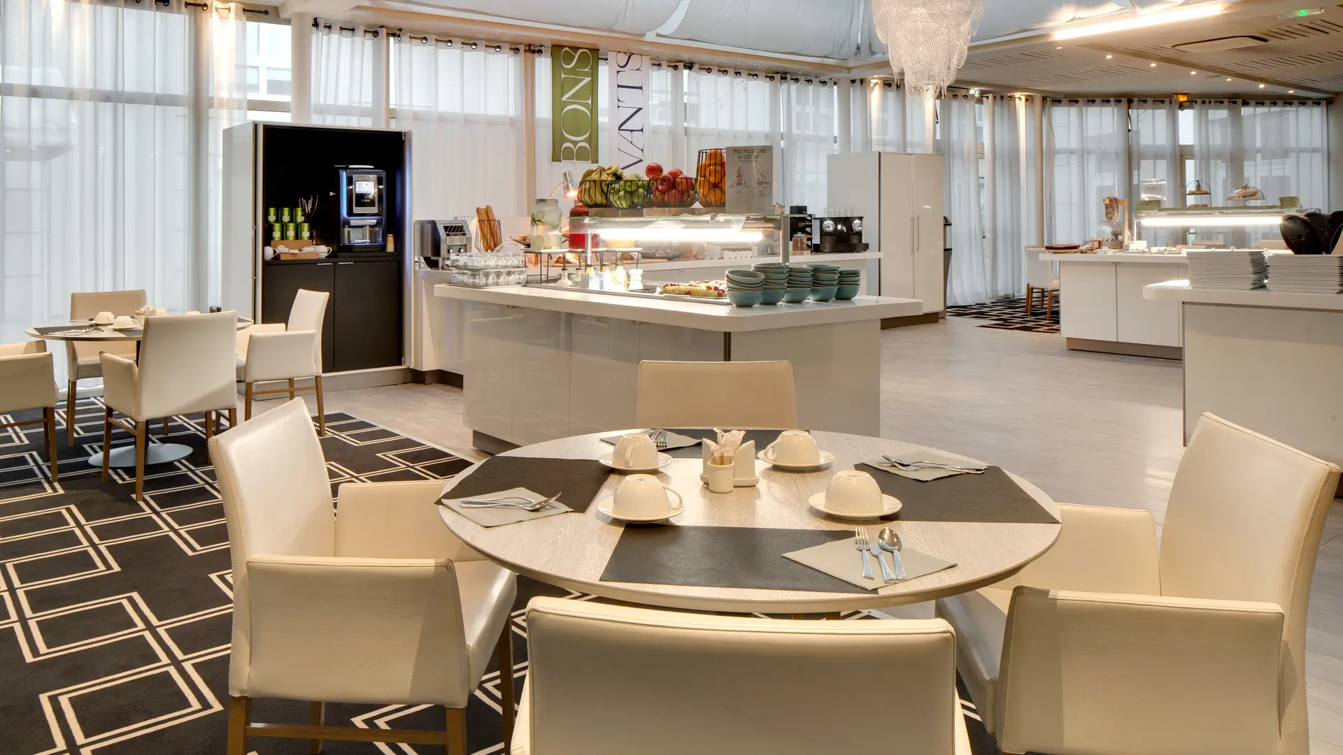 Petit Déjeuner Ambassador