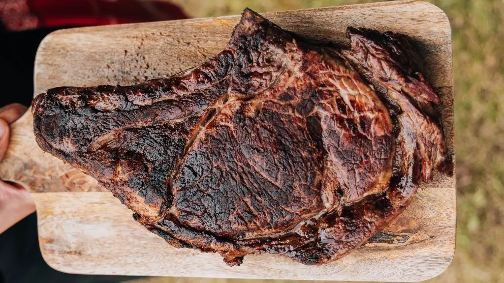 Côte de boeuf grillée au brasero par le traiteur Brasero Gourmand