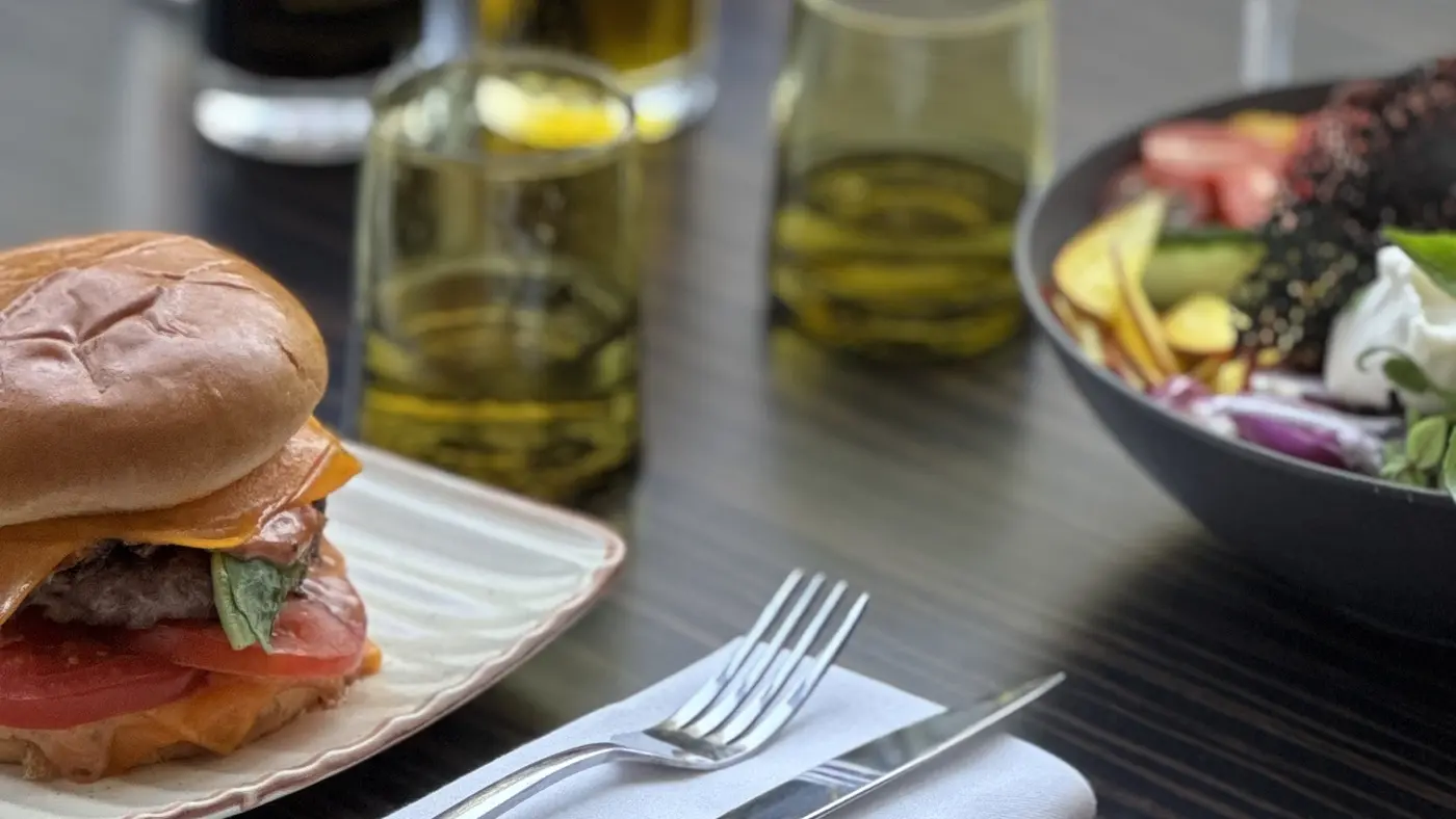 2025 07 00 LE BOUDOIR PHOTO PLAT - BURGER