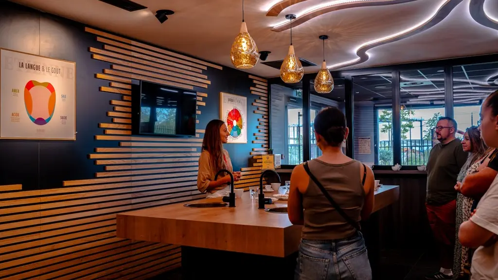 ETIENNE COFFEE & SHOP