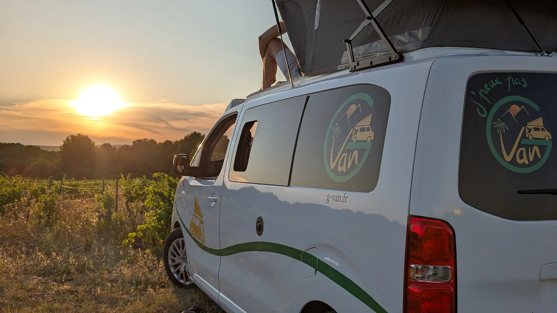 van_amenage_gvan_location_toit_relevable_vue_panoramique_road_trip_nature_france_montpellier