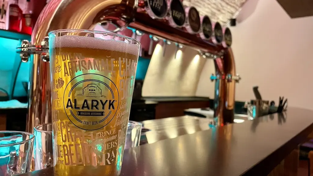 Bières locales par Alaryk et aux boissons de l'Hérault au bar Invader