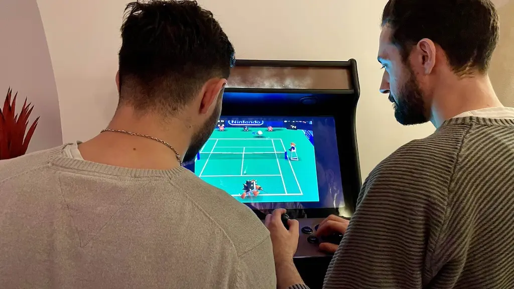 Bornes de jeux vidéo en accès gratuit au bar Invader Montpellier