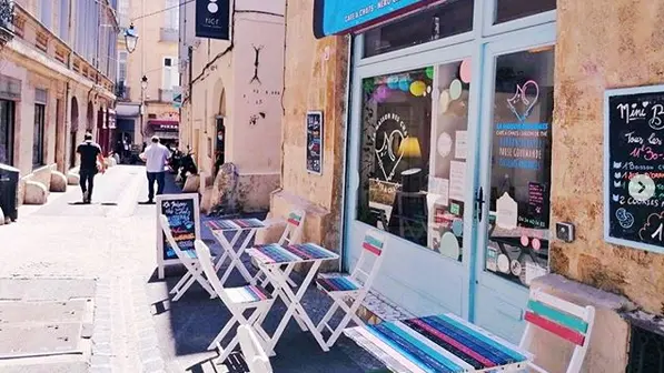 La Maison des Chats - Facade et terrasse