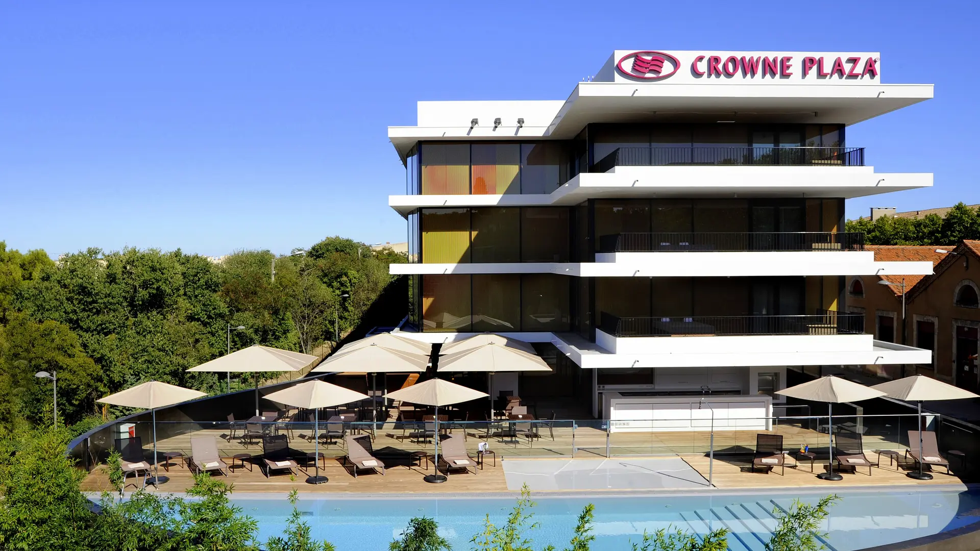 Crowne Plaza - Facade Piscine - Tosi HD