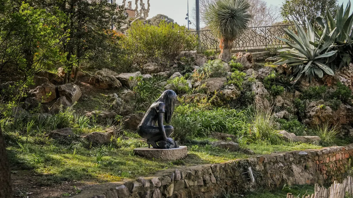 Dans_mes_mains_-_Francoise_Petrovitch--Francoise_Petrovitch__Dans_mes_mains__2025__Sete___ADAGP_-_photo___Office_de_Tourisme_Archipel_de_Thau-35921-1200px