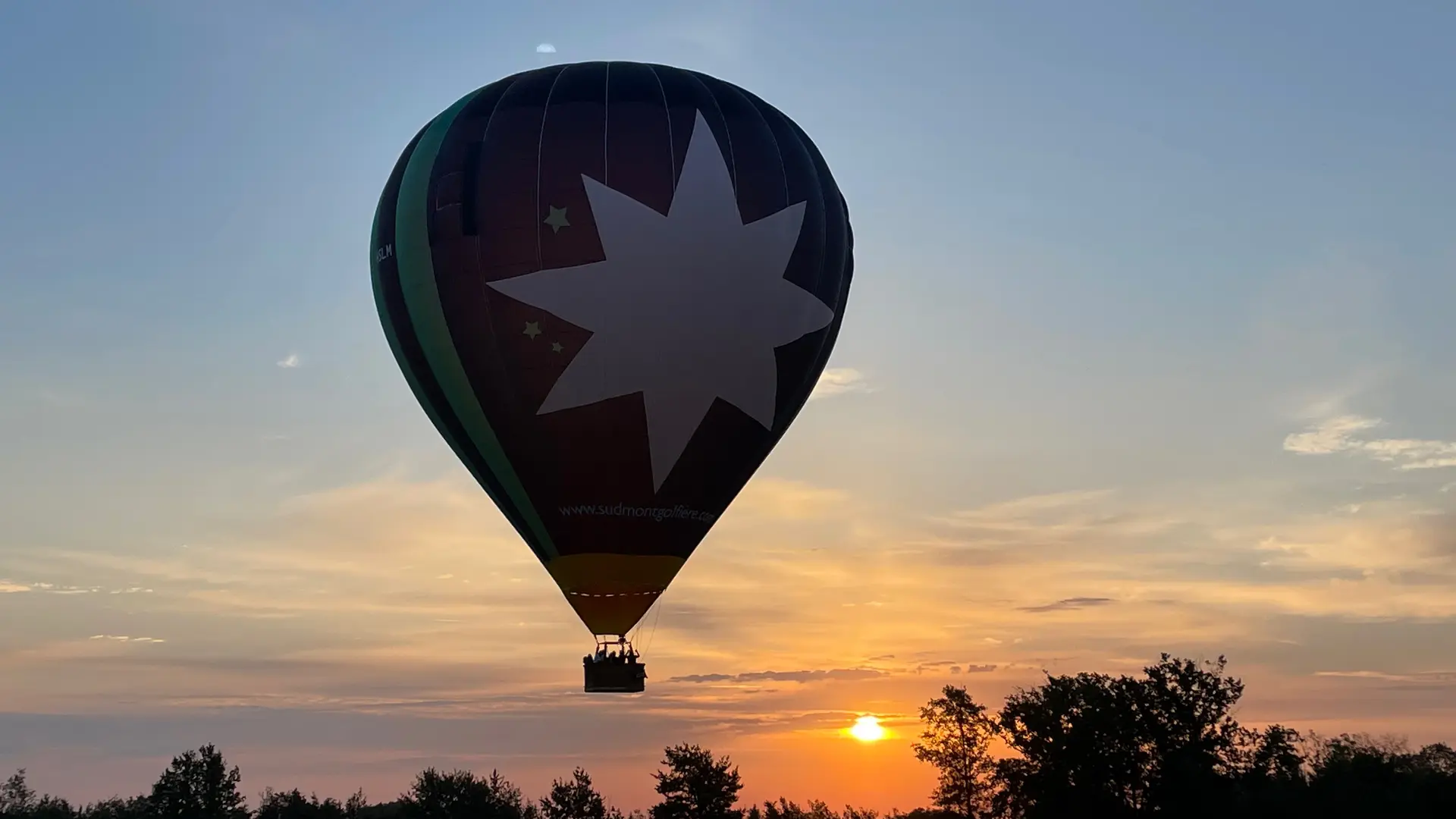 Décollage avec lever de soleil