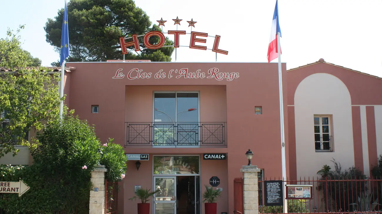 HOTELCLOSDELAUBEROUGE_Facade entrée