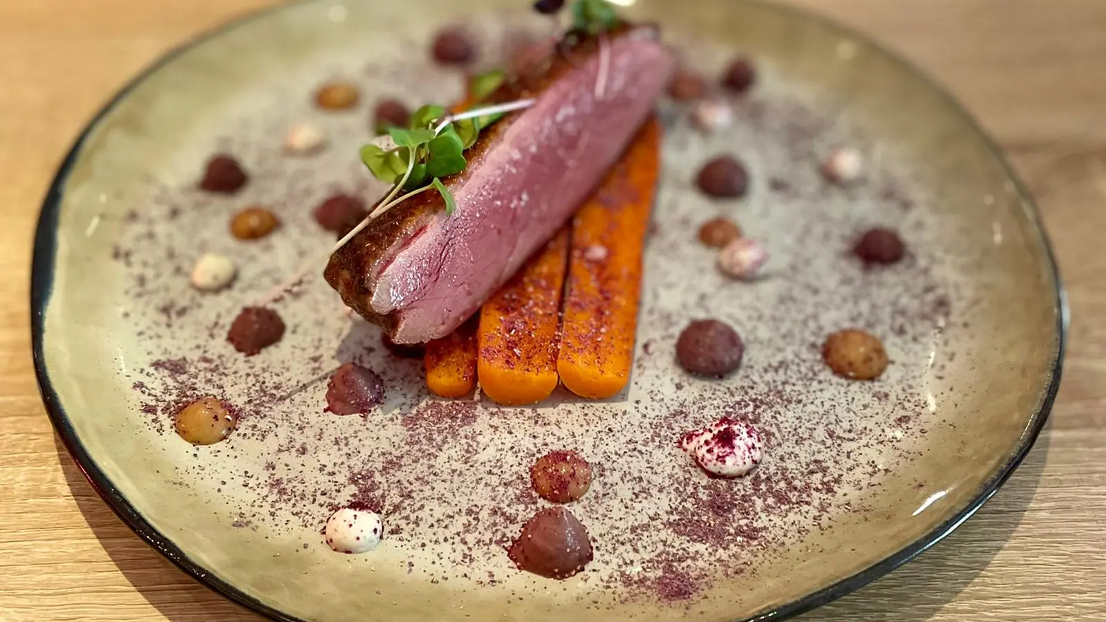 Le Magret de Canard, Choux rouge, pêche, carottes