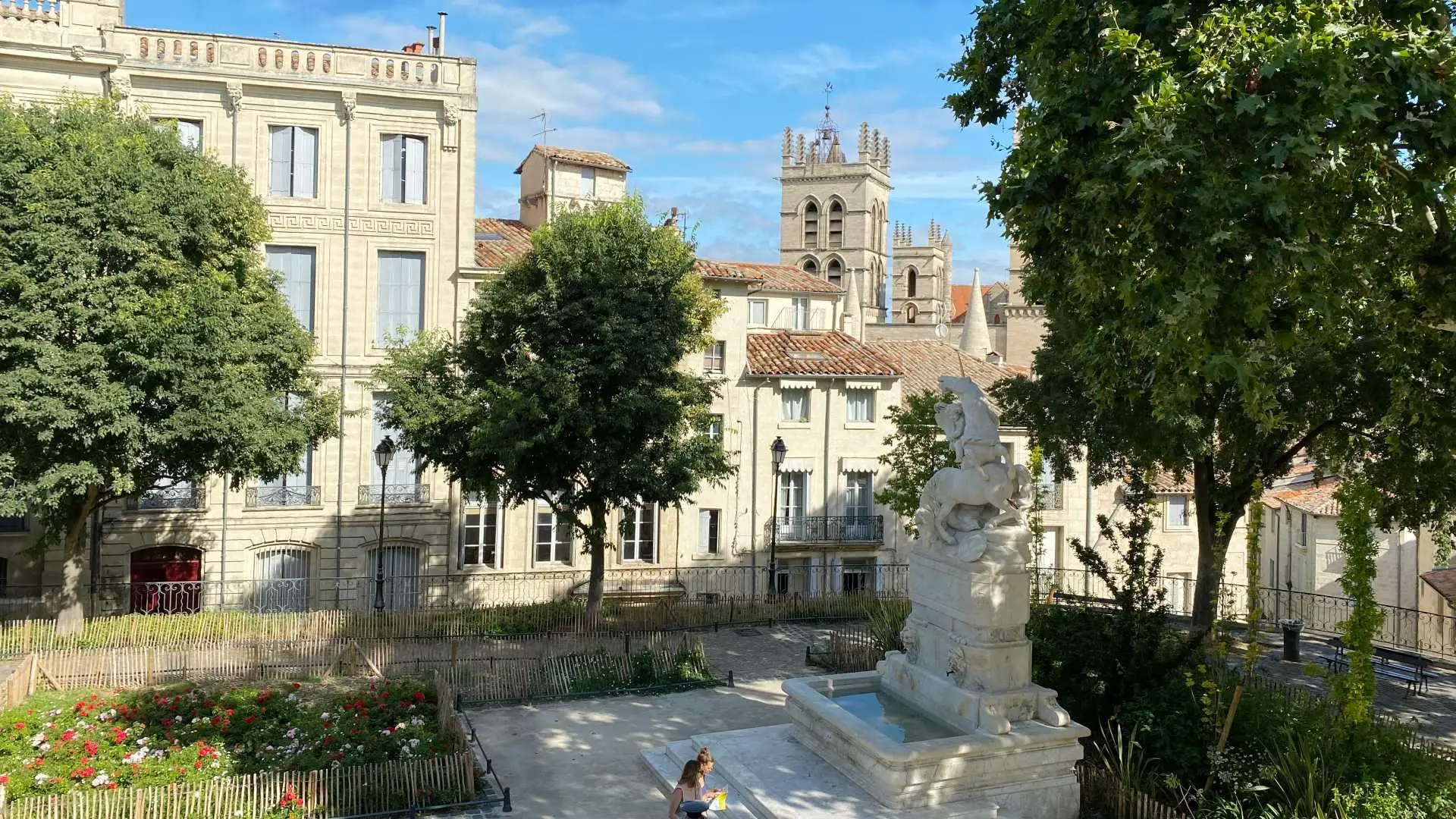 Place-de-la-Canourgue_format_1920x1080