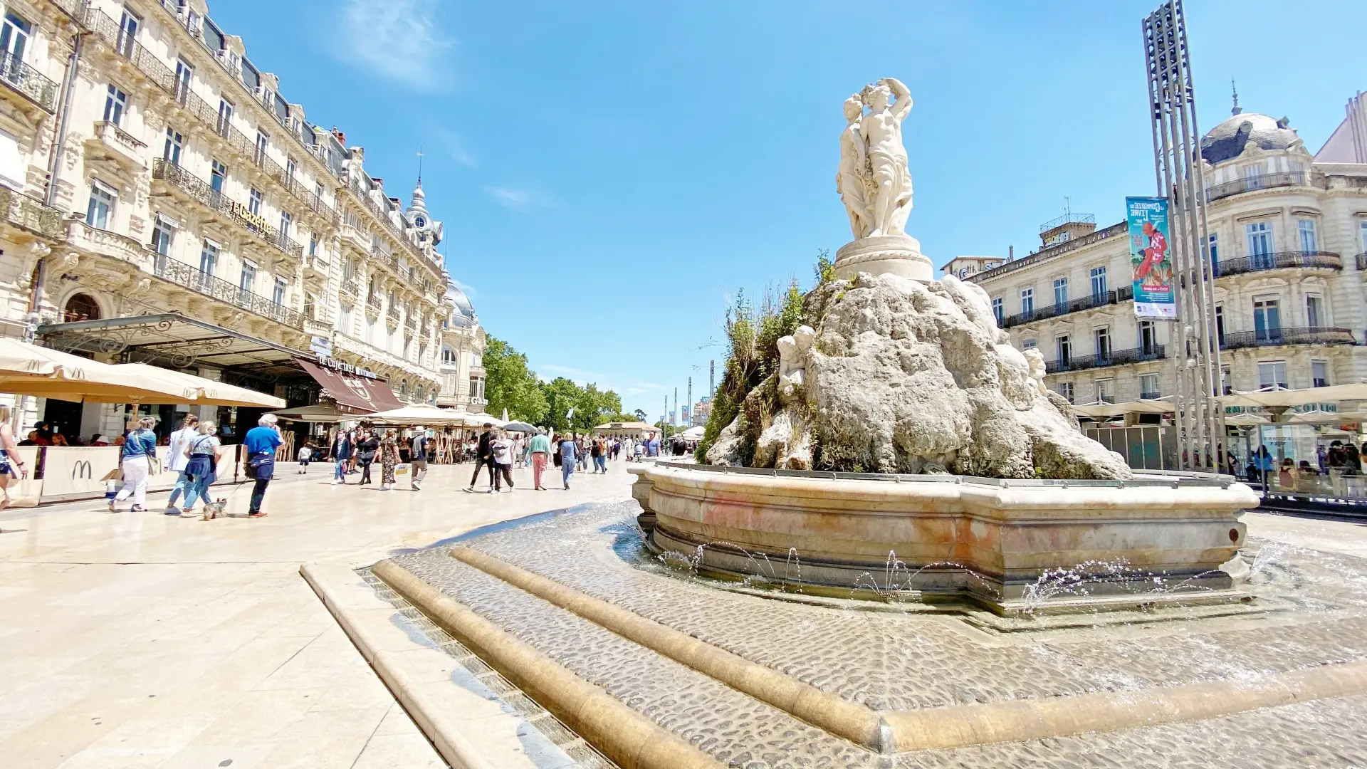 Place-de-la-Comedie-ete