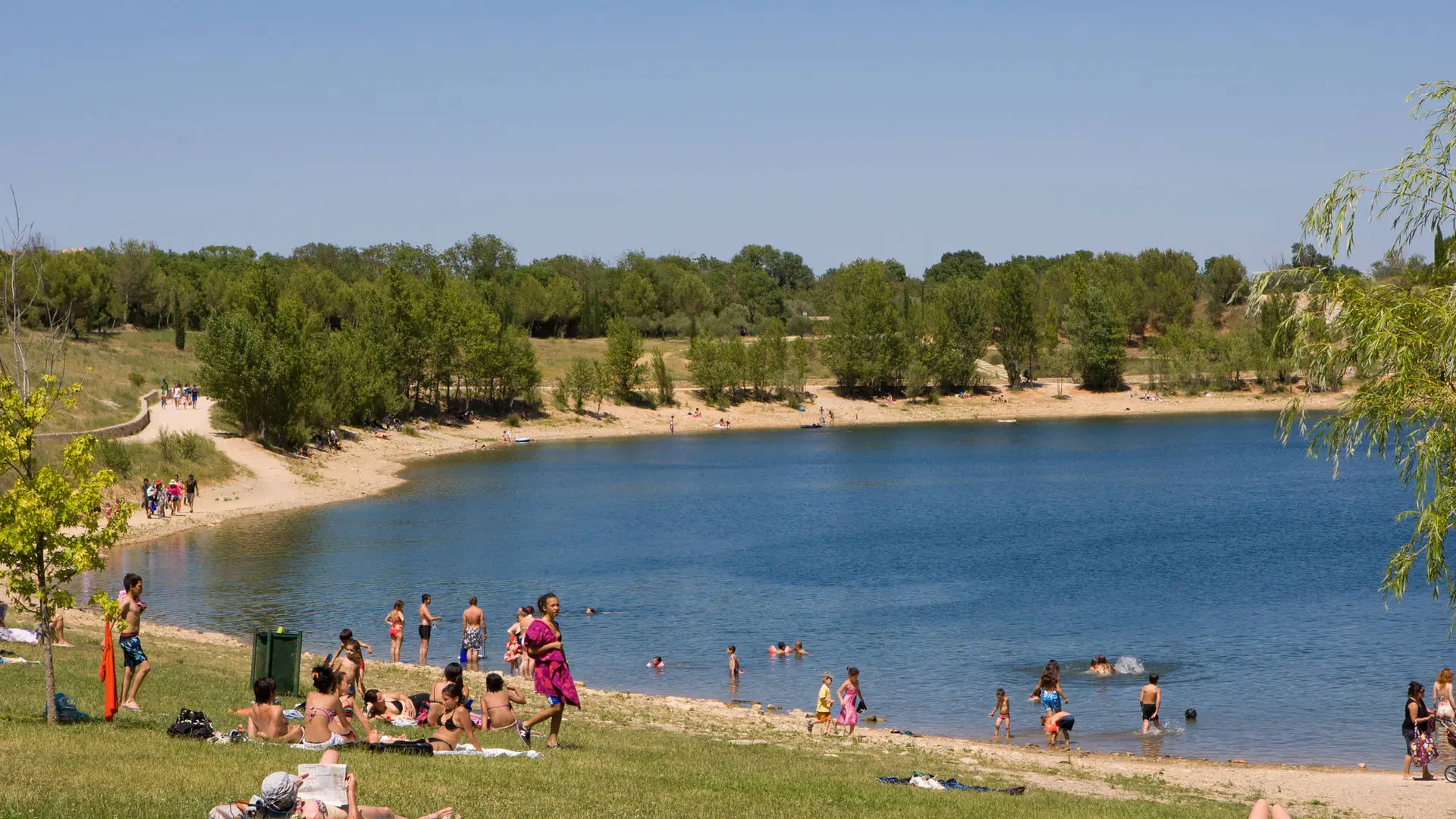 Promenade-au-Lac-du-Le-Cres