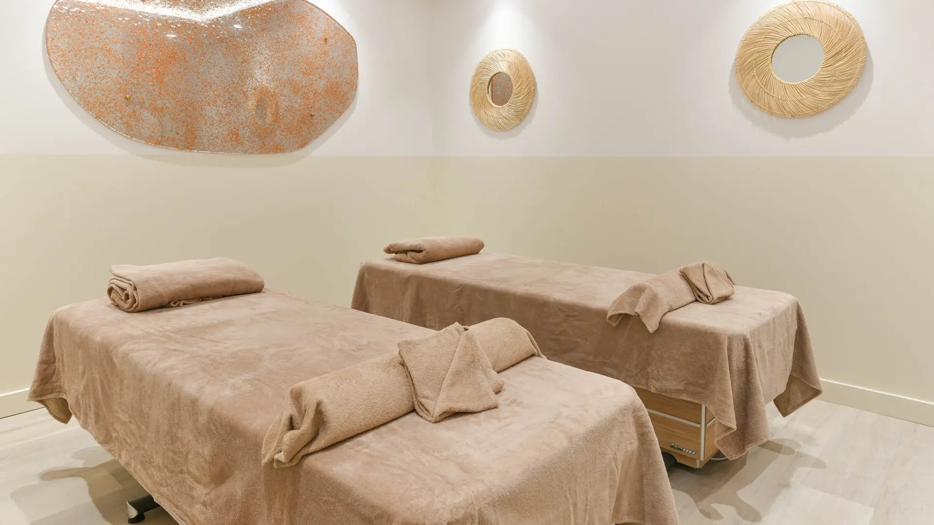 SALLE-DE-SOINS-DOUBLE-ESPACE-BIEN-ETRE-HOTEL-PULLMAN-MONTPELLIER-001