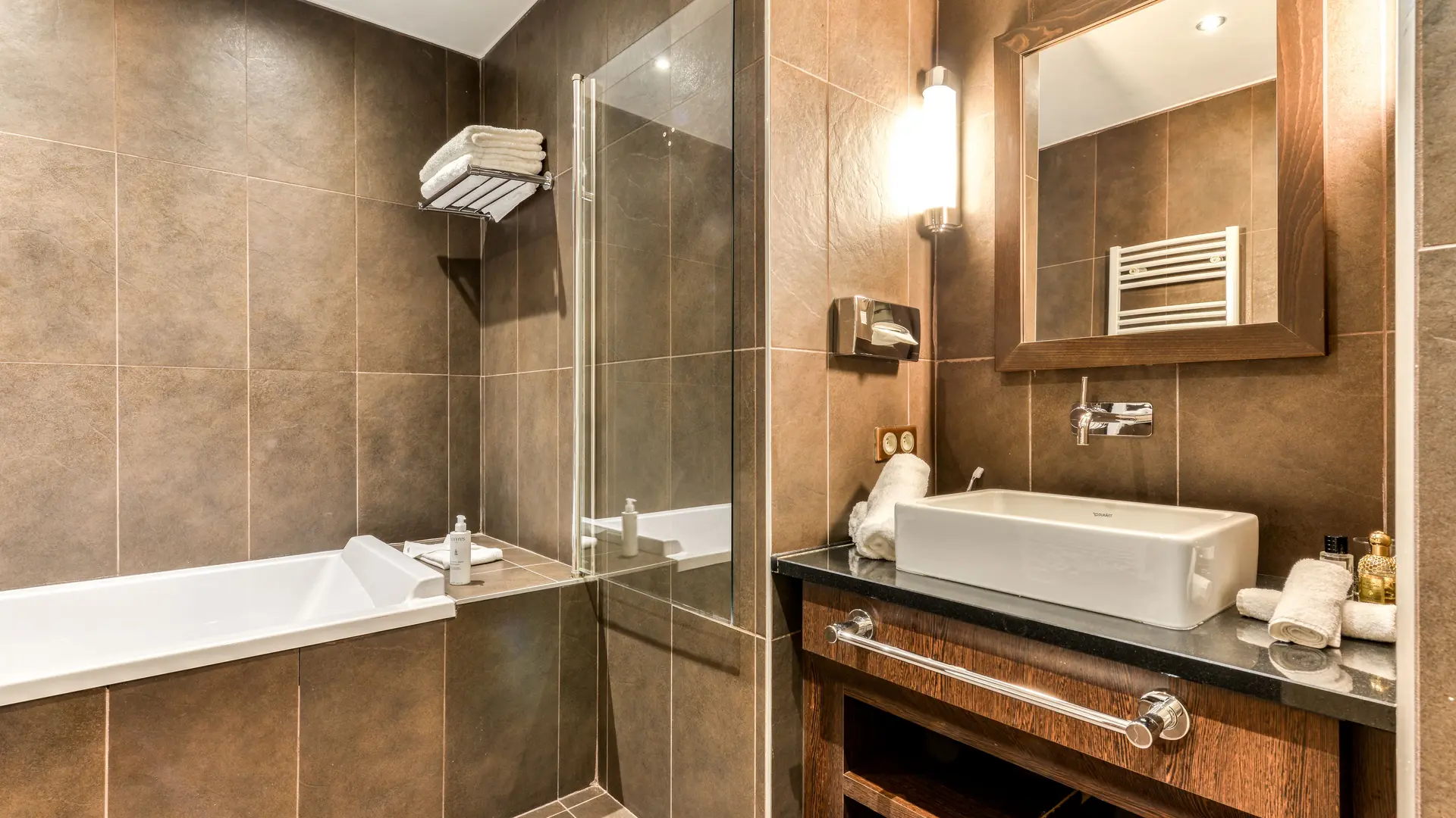 Salle de bain - zénitude relais et spa la valadière - Crédit IMEO STUDIO