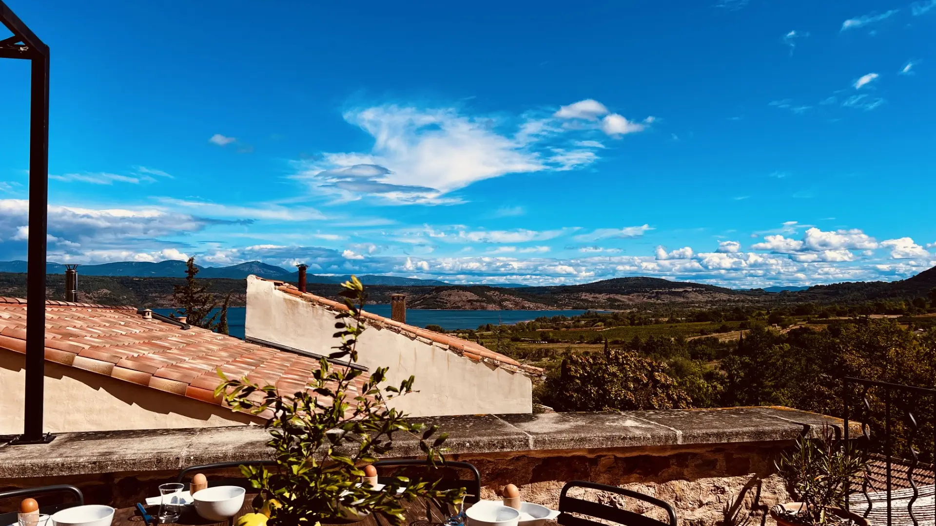 Terrasse panoramique. Vue Lac et Montagne