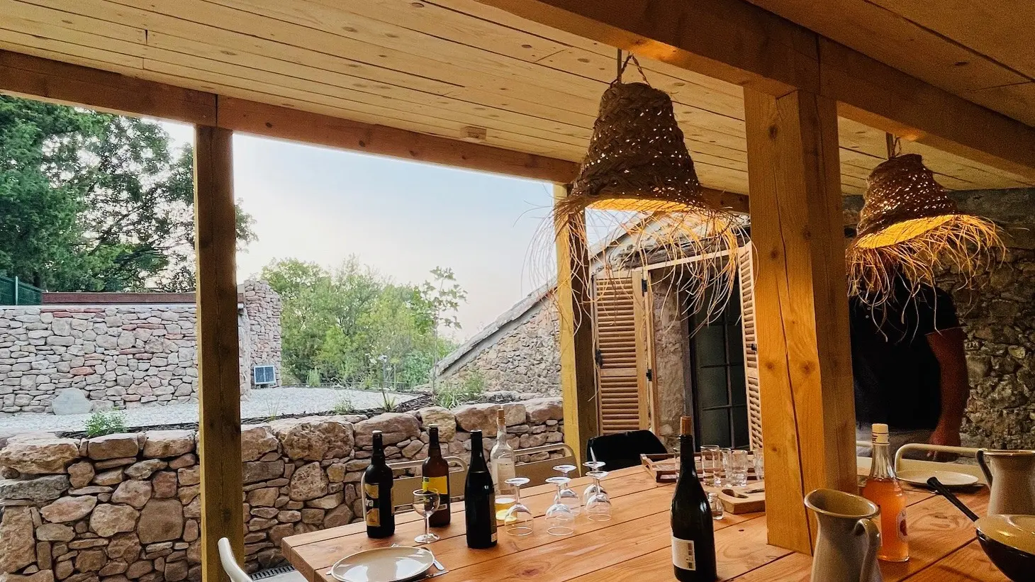 Terrasse couverte. Cuisine équipée. Piscine hors sol.