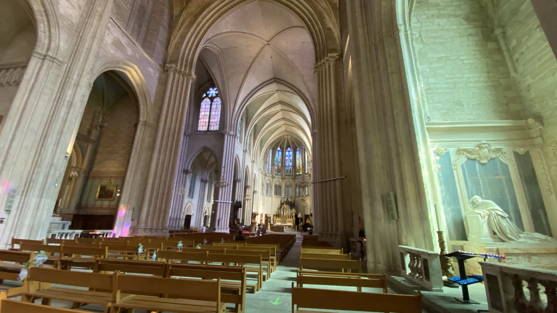 cathedrale-Stpierre-Interieur