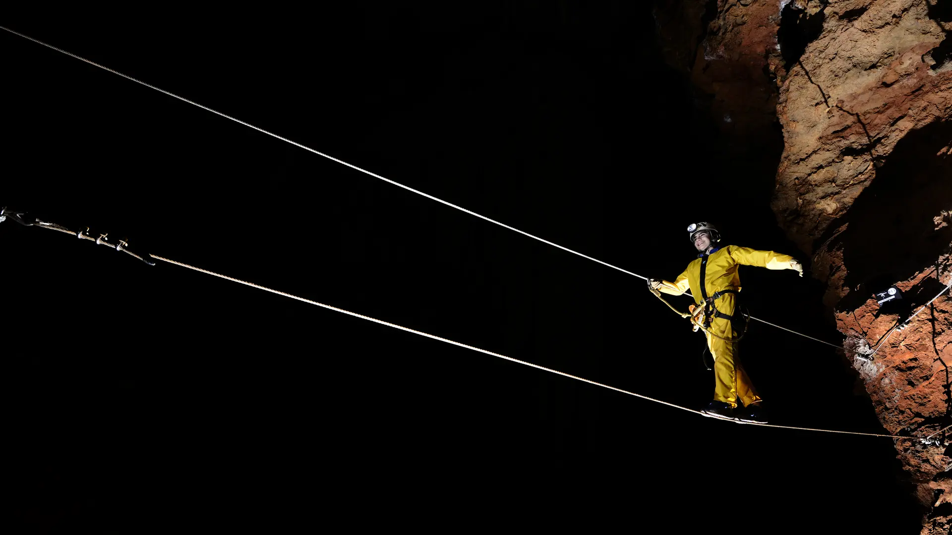 Grotte de Clamouse - Pont de singe sur le Spéléopark