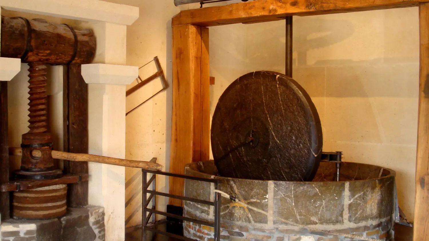 Le Musée et son moulin en pierre