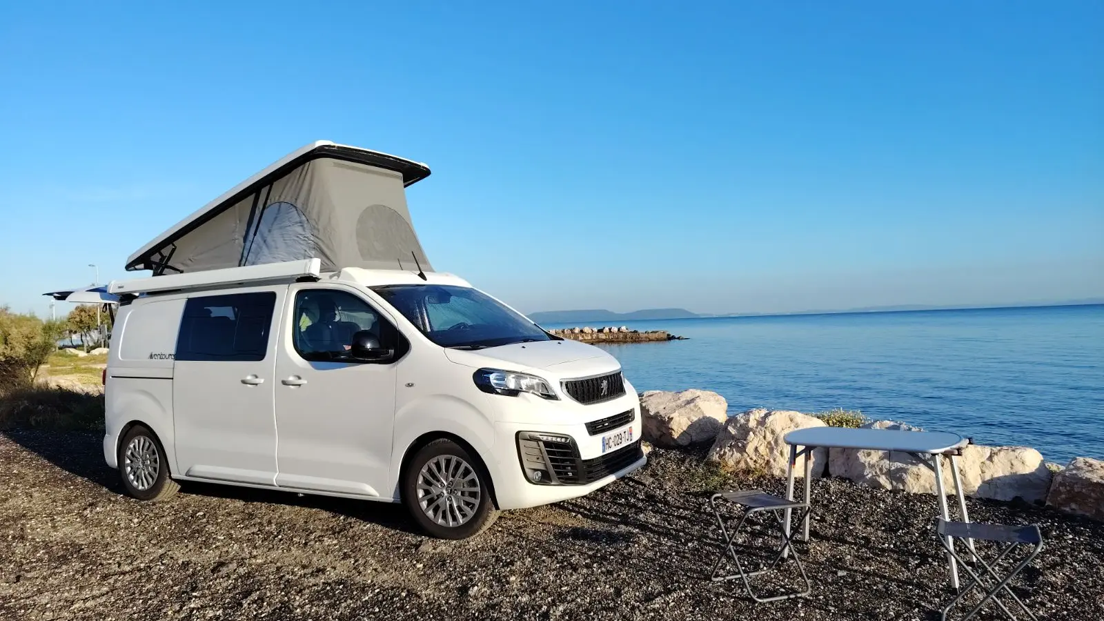 spot_van_amenage_bord_de_mer_location_gvan_g_van_toit_relevable_5_places_road_trip_week_end_vacance