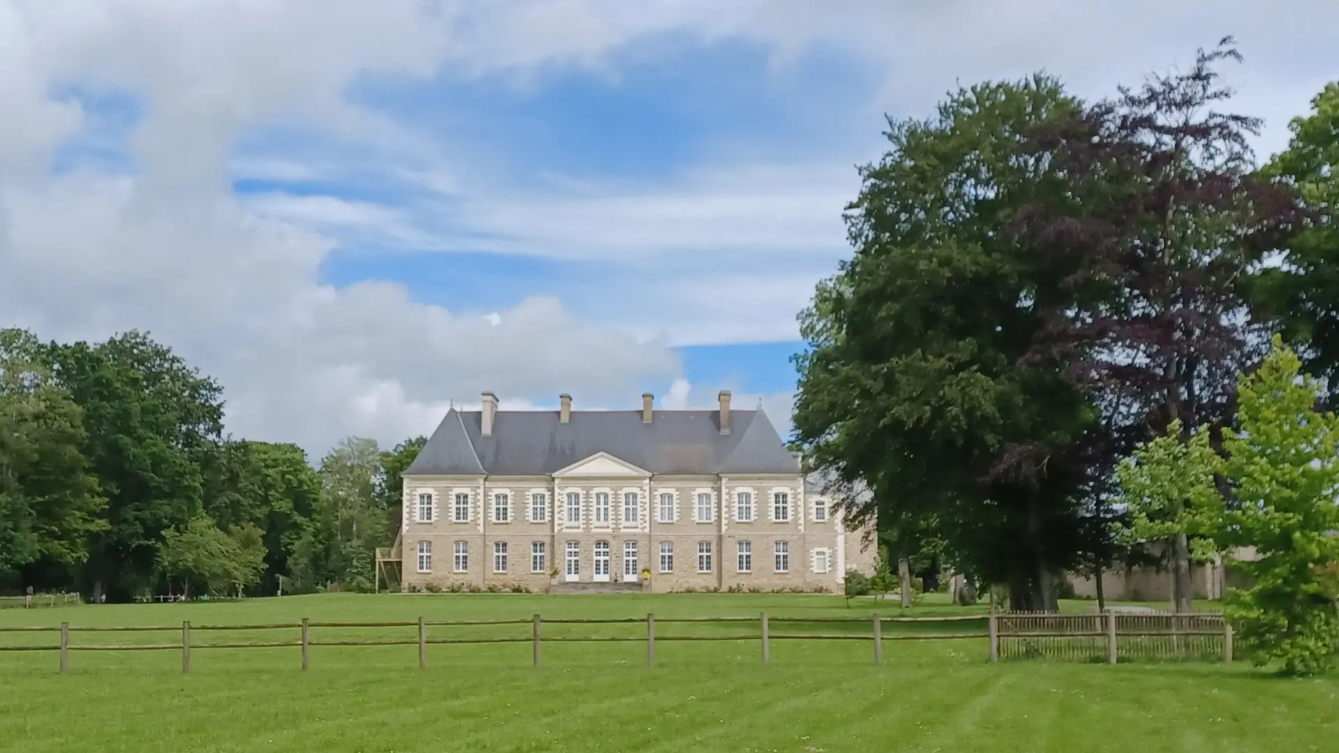 Entre art et nature au Château des Pères - 4